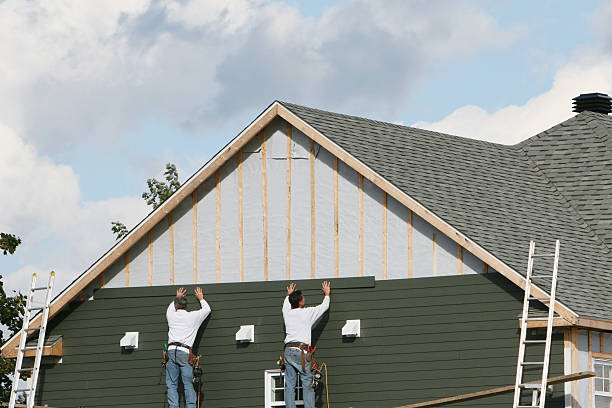Professional Siding Installation technician working in Atlantic Beach, FL
